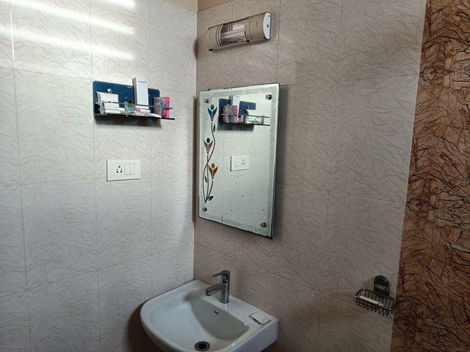 Bathroom 4, Hotel Arunachala, Puducherry