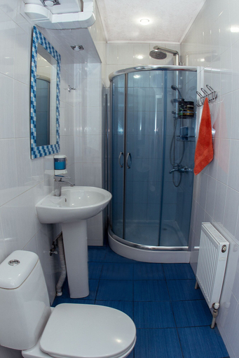 Bathroom, Hostel Good Night, Kharkivs'ka