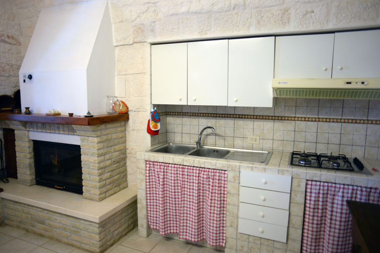 Others 5, Trullo Nino, Brindisi