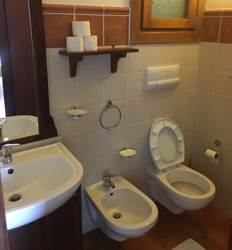 Bathroom 5, Porto Antigo