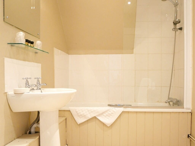 Bathroom 4, The Lansdowne Hotel, Wiltshire