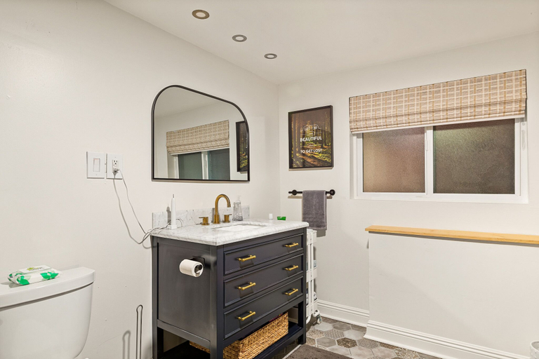 Bathroom 4, Pineview Cabin Spectacular Views, San Bernardino