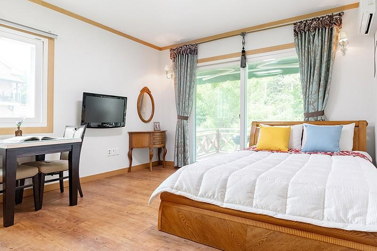 Bedroom 2, Gyeongju Woori Nuri Pension, Gyeongju