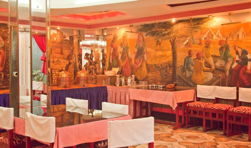 Food & Drinks 5, Goroomgo Shambhu Mall Road Darjeeling, Darjiling