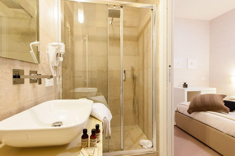 Bathroom 4, B&B Blanc, Pescara