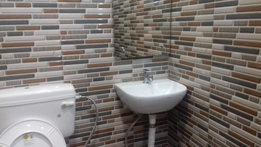 Bathroom 3, Posh Sdelhi Foreigners Area, Vsafe, Lajpat Ngr-2, Delhi
