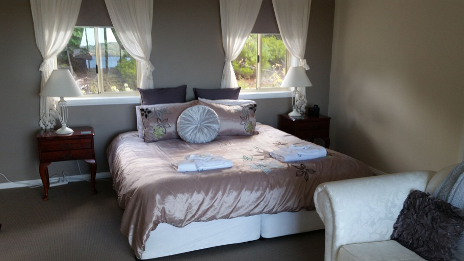 Bedroom 2, Waterview Gardens B&B, Kingborough