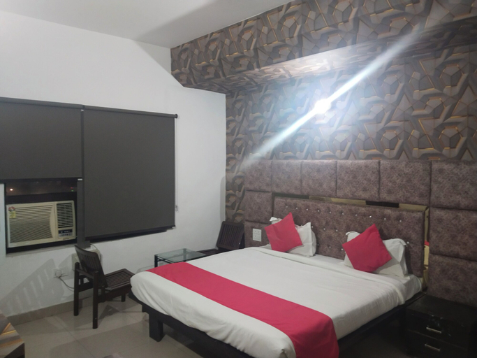 Bedroom 2, Apex Hotel, Solan