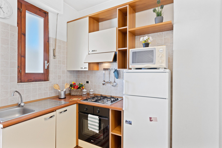 Others 2, Aci Castello Seaview Apartment With Parking, Catania