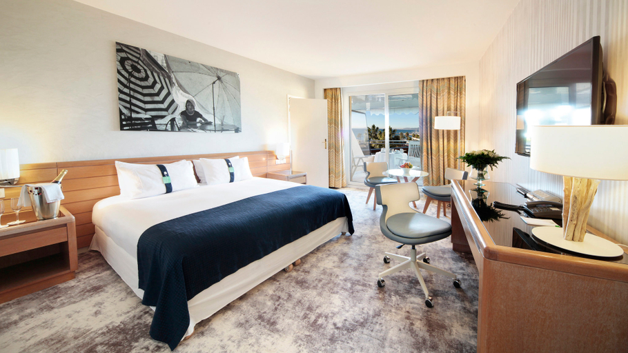 Bedroom 3, Holiday Inn NICE - SAINT LAURENT DU VAR by IHG, Alpes-Maritimes