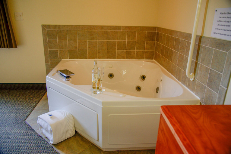 Bathroom 4, AmericInn by Wyndham Havre, Hill