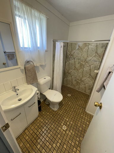 Bathroom 4, Hatton Vale Motel, Laidley