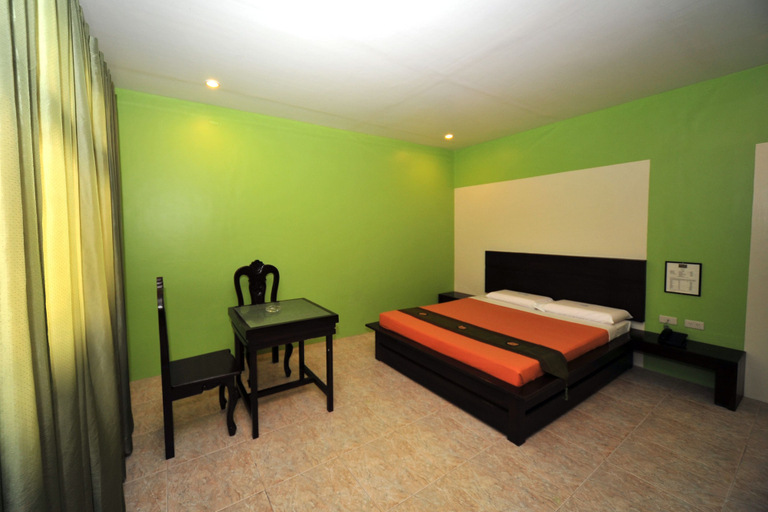 Bedroom 2, Hollywood Drive-In Hotel, Baguio City
