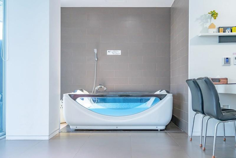 Bathroom 3, Thoughts of Geoje Island, Jangmok Branch, Geoje