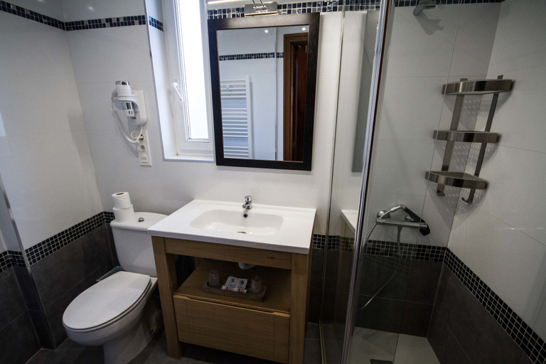 Bathroom 5, Hotel Ria de Bilbao, Vizcaya