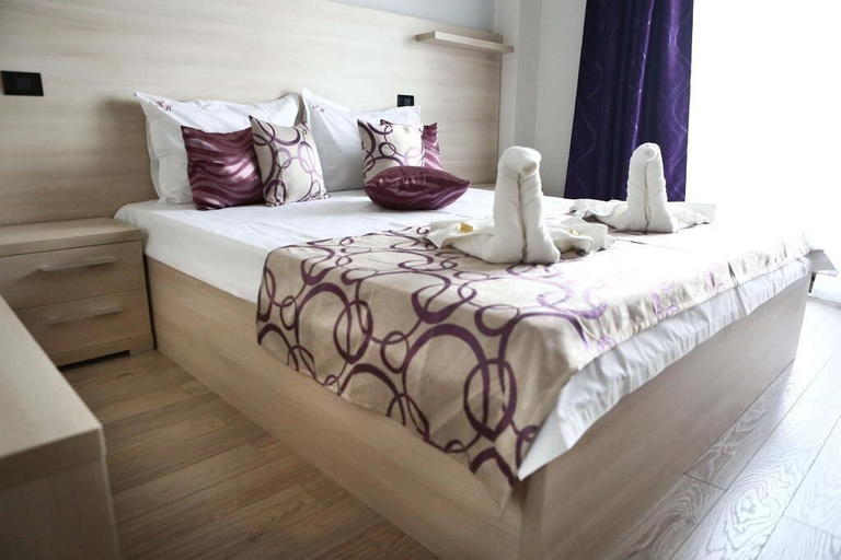Bedroom 3, Vila Kharisma, Navodari