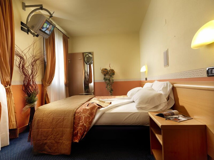 Bedroom 3, Hotel Roma, Padua