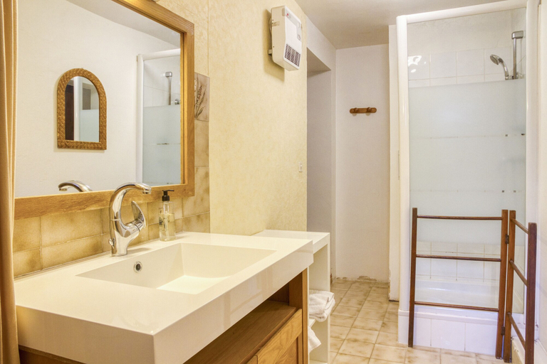 Bathroom 5, Hôtel Boquier, Vaucluse