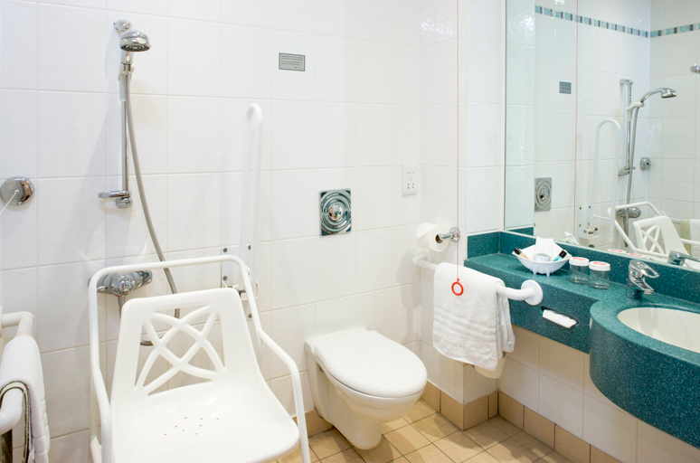 Bathroom 5, Holiday Inn DOVER by IHG, Kent