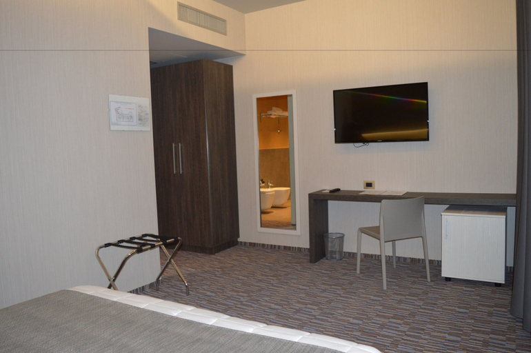 Bedroom 2, Hotel Enjoy, Rovigo