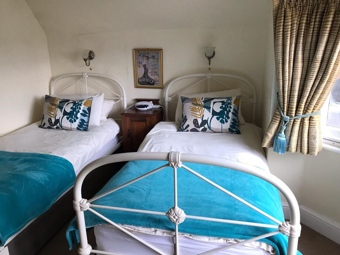 Bedroom 2, West Lodge Hotel, Buckinghamshire