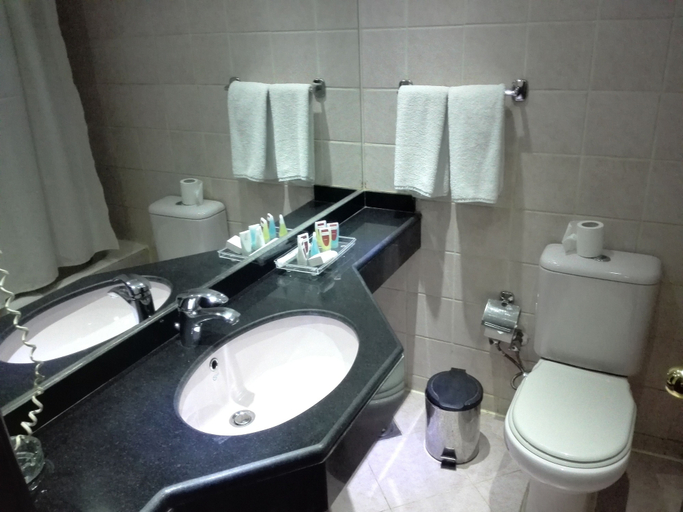 Bathroom 4, Aracan Pyramids Hotel, Al-'Umraniyah