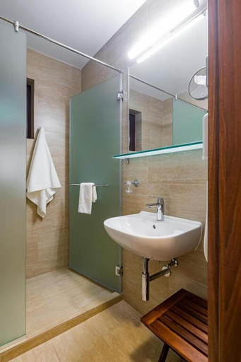 Bathroom 4, Epico Seafront & Garden Apartments, Mangalia