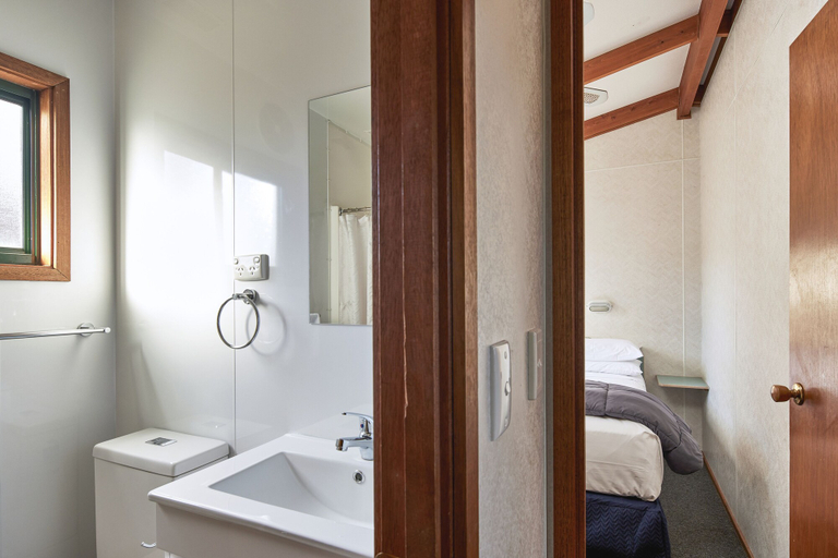 Bathroom 4, NRMA Bathurst Panorama Holiday Park, Bathurst Regional - Pt A
