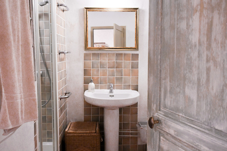 Bathroom 5, La cachette du comte, Var