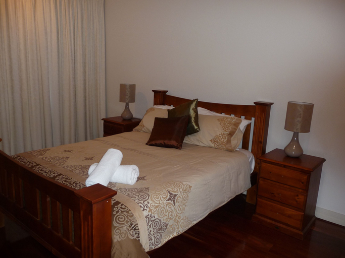Bedroom 3, City Escape 3BD in Adelaides East End 6, Adelaide