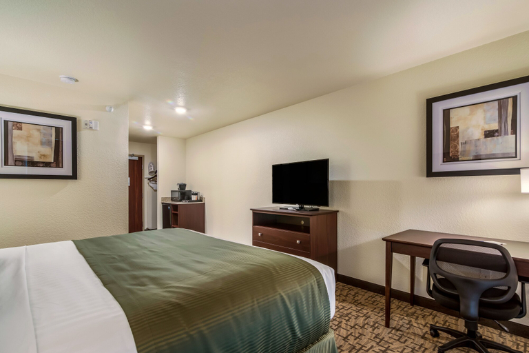 Bedroom 3, Cobblestone Inn & Suites – Soda Springs, Caribou