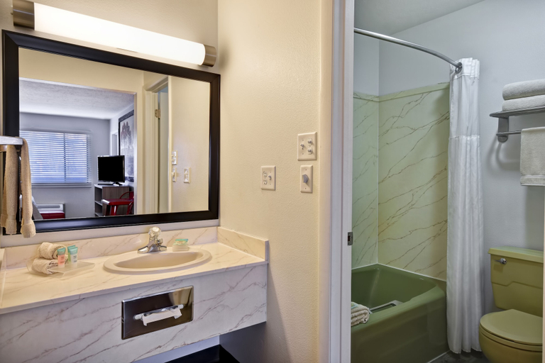 Bathroom 4, Expedition Lodge Moab Arches National Park, Grand