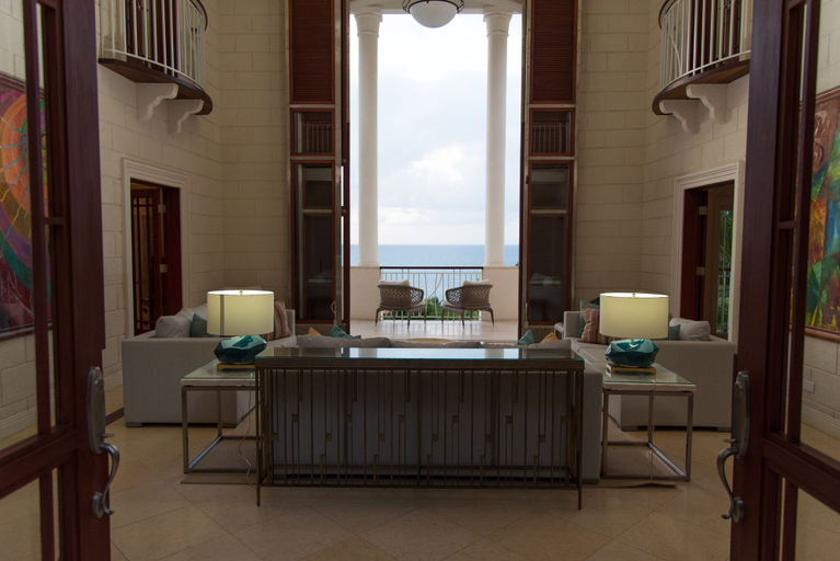 Others 5, Villa Hall
