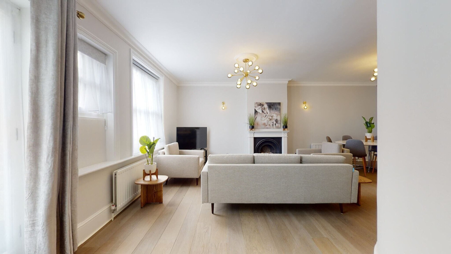 Others 4, Amazing Newly Refurbished Mews House, London