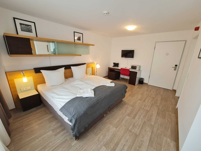 Bedroom 4, check-inn hotel Offenbach, Offenbach am Main