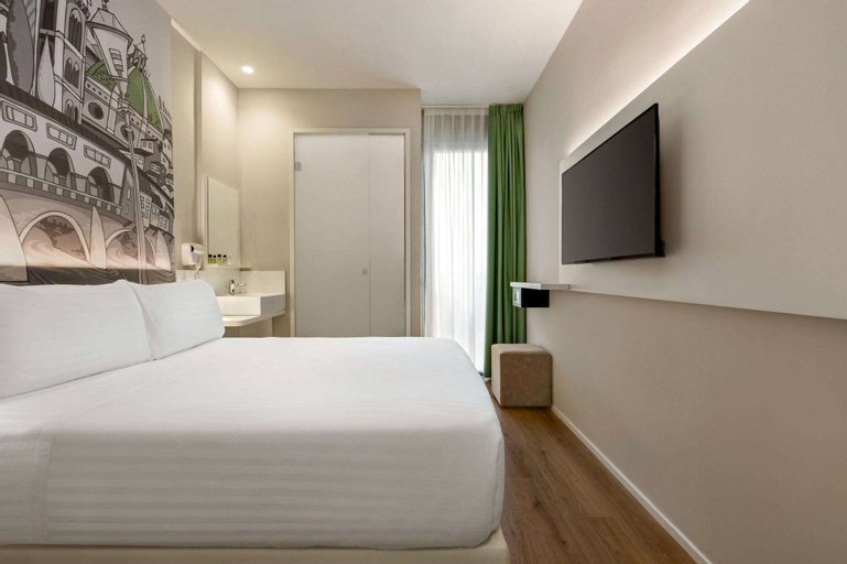 Bedroom 13