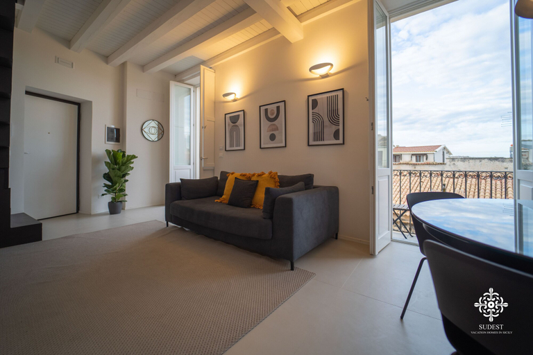 Living area 2, Suite Elios Ortigia, Syracuse
