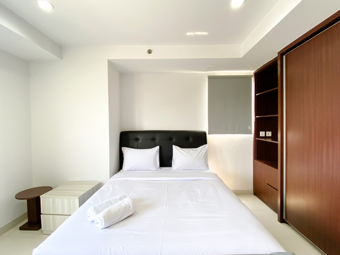 Spacious and Comfy Studio Room Azalea Suites Apartment By Travelio, Cikarang