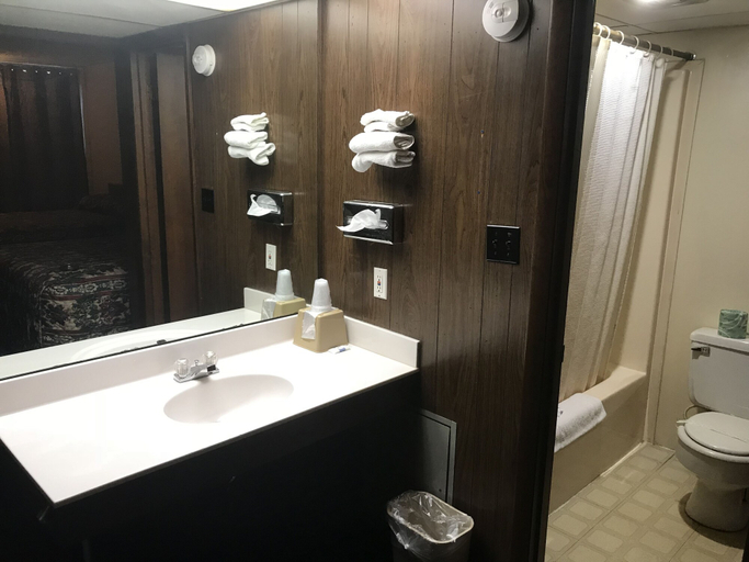 Bathroom 4, Budget Host Village Inn, Adair