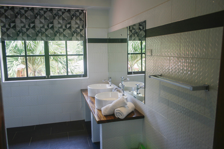Bathroom 3, Isla Hayahay Beach Resort and Restaurant, Calape