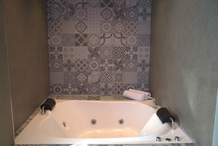 Bathroom 4, Izza Hotel, Cercado