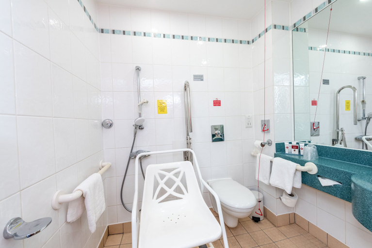 Bathroom 5, Holiday Inn DOVER by IHG, Kent