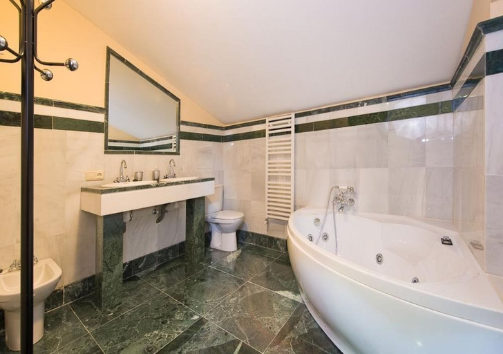 Bathroom 3, Green House, Granada