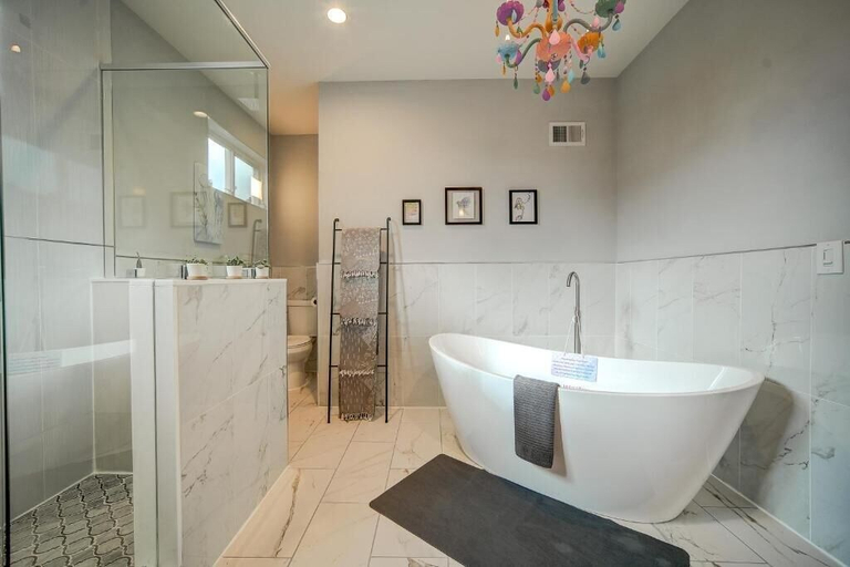 Bathroom 5, Artsy Hidden Gem II, Philadelphia
