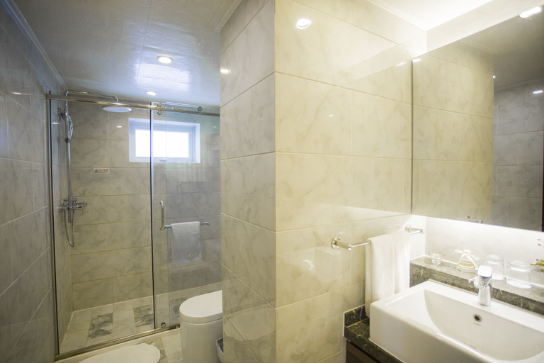 Bathroom 5, Beijing Guangyao Service Apartment Chaoyangmen, Beijing