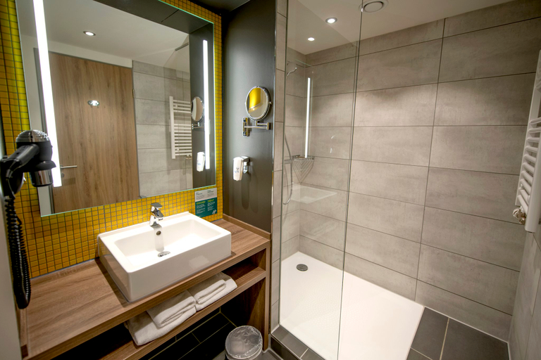 Bathroom 2, Holiday Inn HAMBURG - HAFENCITY by IHG, Hamburg