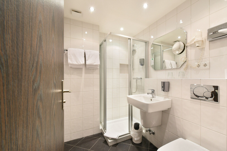 Bathroom 5, Hotel Schumacher, Düsseldorf