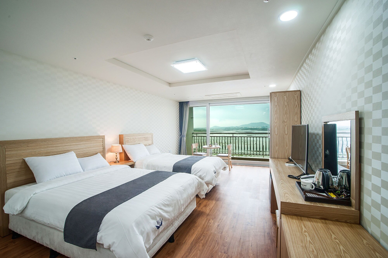 Bedroom 3, Breeze Bay Hotel, Seogwipo