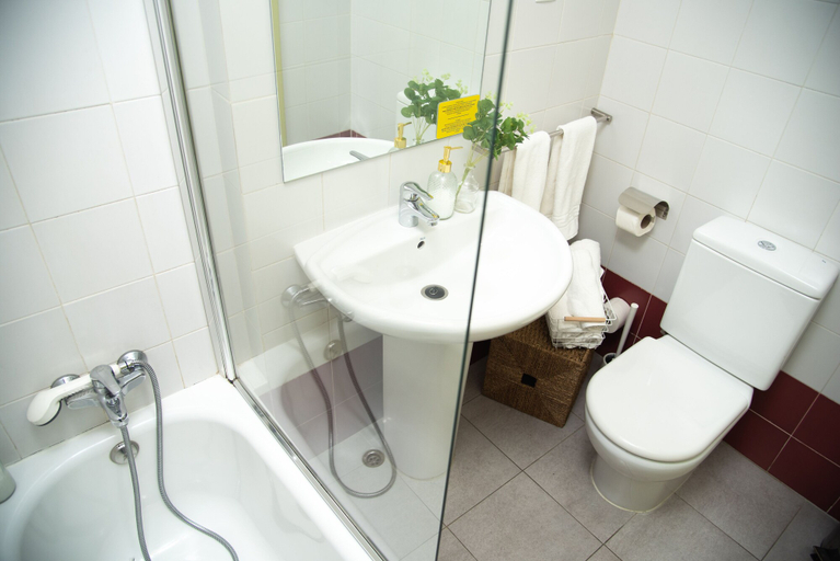 Bathroom 4, Hostal La Parada, Madrid