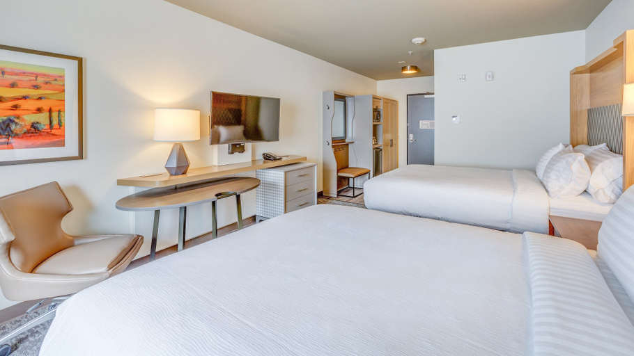 Bedroom 5, Holiday Inn & Suites BELLINGHAM by IHG, Whatcom